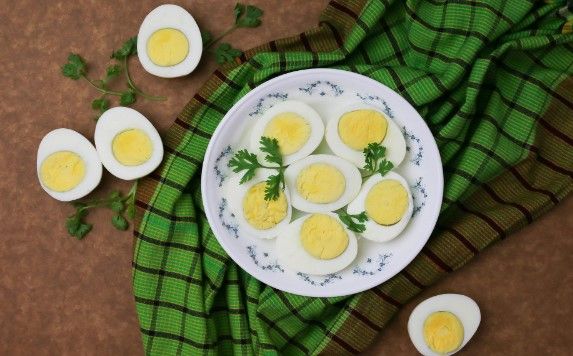 Jangan Remehkan Telur Rebus, Ini 9 Khasiatnya yang Bikin Anda Terkejut