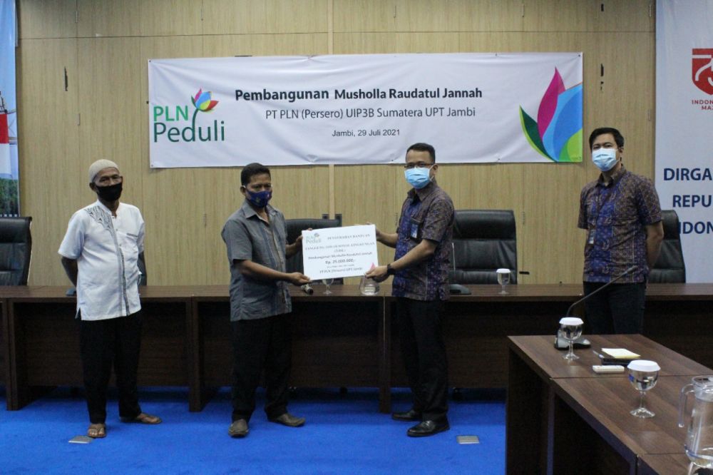 PT PLN ( Persero ) UIP3B Sumatera UPT Jambi Berikan Bantuan Tanggung Jawab Sosial Lingkungan (TJSL)