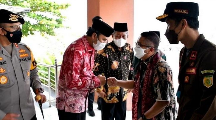 Ketua DPRD Provinsi Jambi Sambut Kajati Jambi Sapta Subrata di Bandara