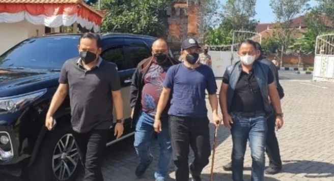 Polisi Sita Barang Bukti M Kece, Ada Kartu Anggota GBI Atas Nama Muhammad Kasman