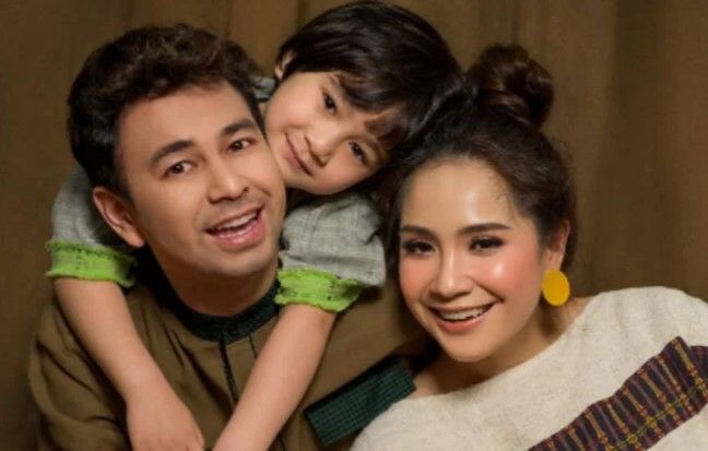 Wow, Raffi Ahmad Bagi-bagi Ponsel Hingga Mobil