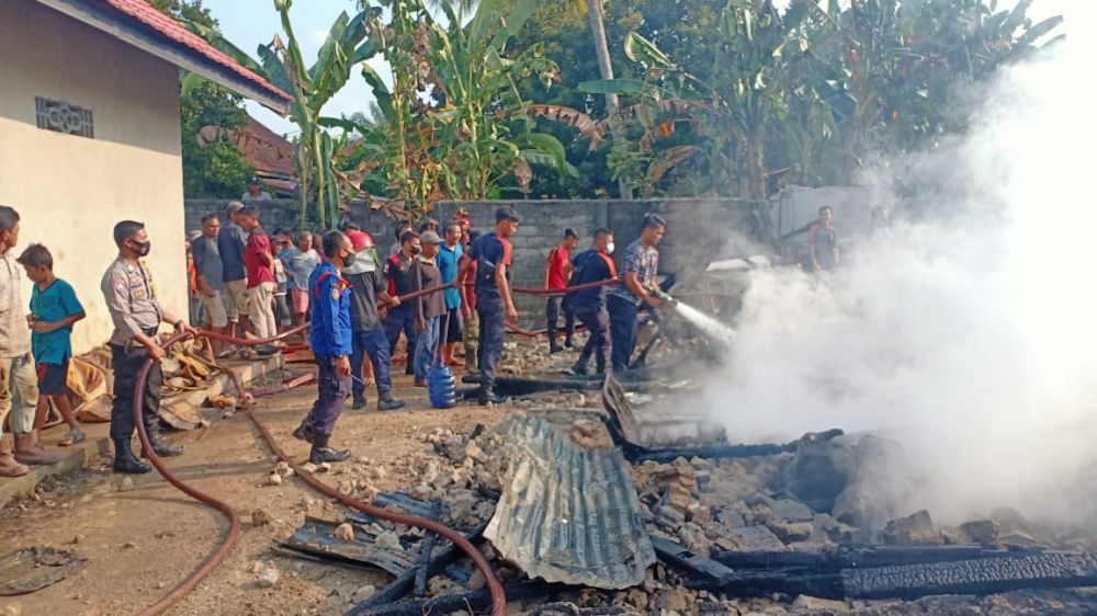 Korsleting Listrik, Dapur Rumah Usman Dilahap Si Jago Merah