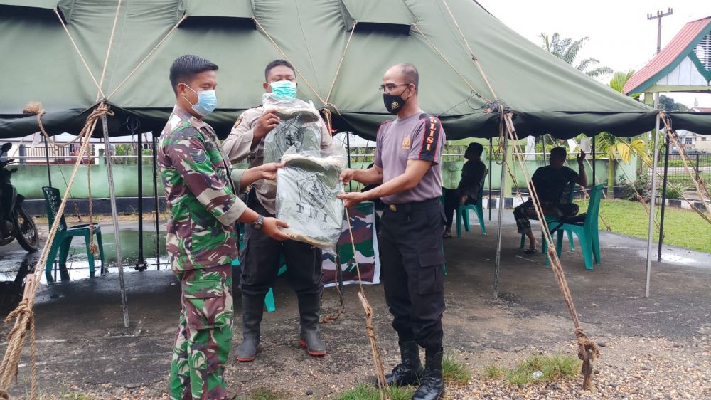 Jajaran Polres Tebo Konsisten Bantu TNI AD Selesaikan Program TMMD ke-112