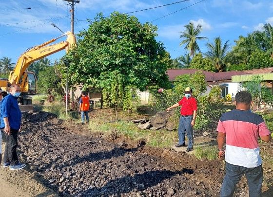 Gubernur Al Haris Tinjau Perbaikan Jalan Pulau Rengas-Muarasiau   