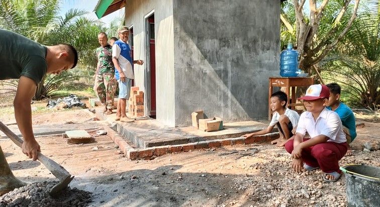 Anak-anak Simpang Semangko Senang Bersama Satgas TMMD