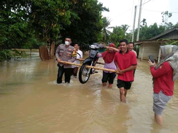 Banjir Dadakan Rendam Ratusan Rumah