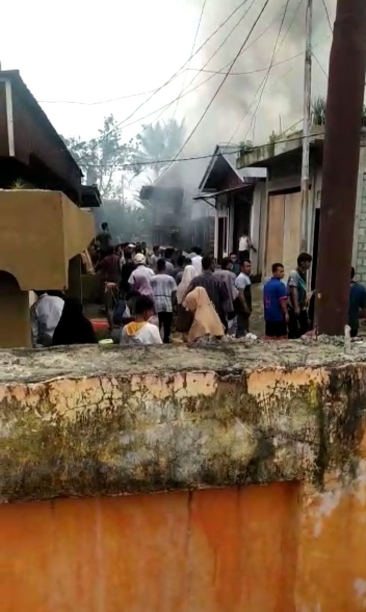 Breaking News! 5 Rumah Warga Kotorendah di Kerinci Terbakar