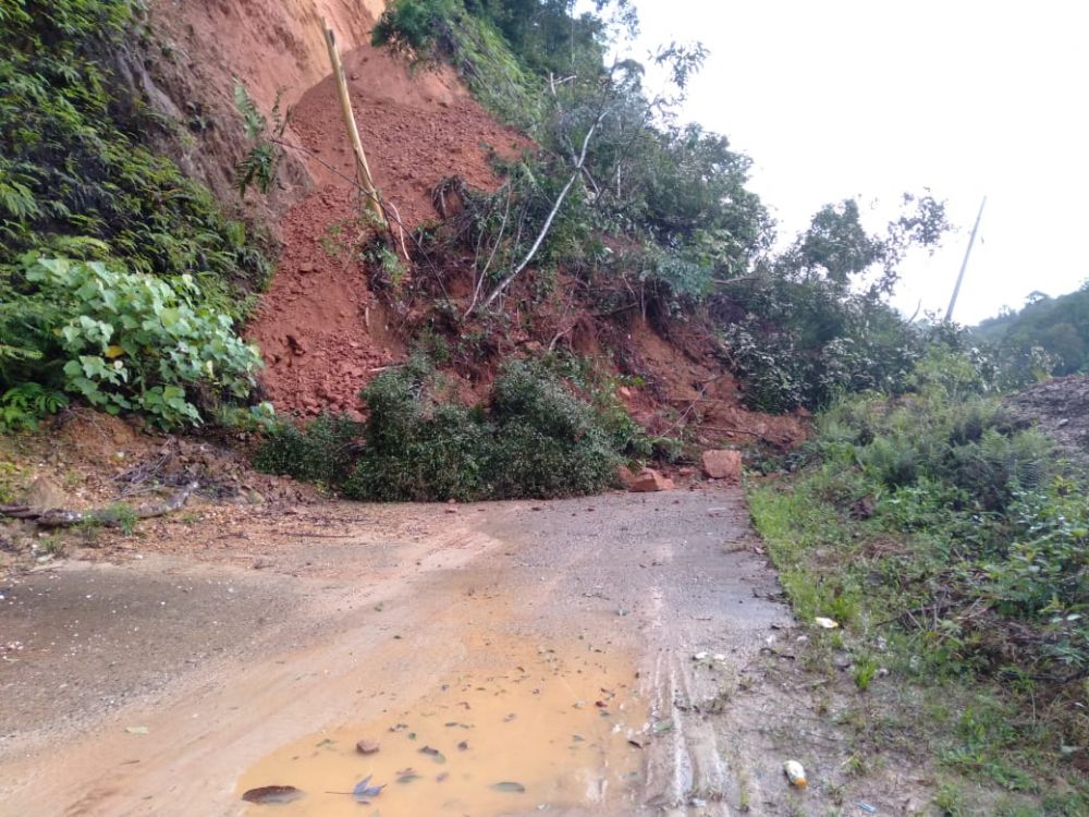 Batangasai Longsor Lagi, Akses Jalan Tertutup