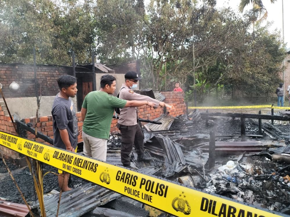 Ditinggal Pergi, Rumah Herman Hangus Terbakar