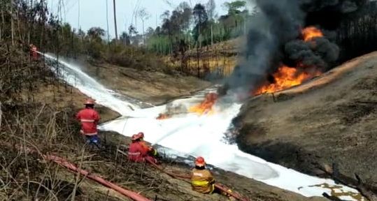 Api Masih Menyala di Kawasan PT AAS, Petugas Kewalahan