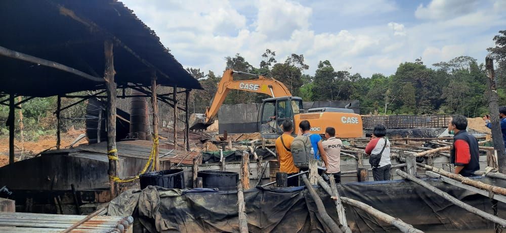 Penampungan Minyak Ilegal yang Terbakar Akhirnya Dibongkar, Pemilik Belum Tertangkap