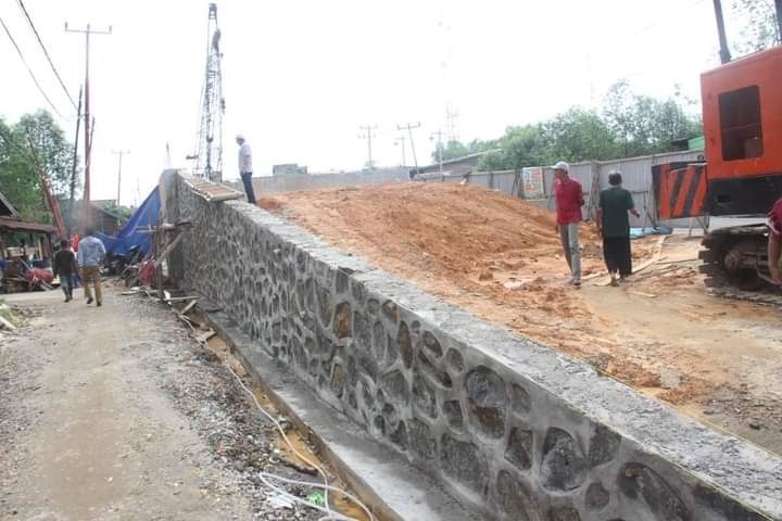 Jembatan Parit Gompong Diturunkan, Warga Nantikan Gantirugi