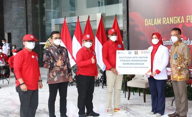 1.000 Bingkisan Diserahkan untuk Pasien Wisma Atlet 