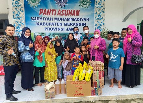 Lapas Bangko Gelar Bakti Sosial dan Bersihkan Taman Makam Pahlawan