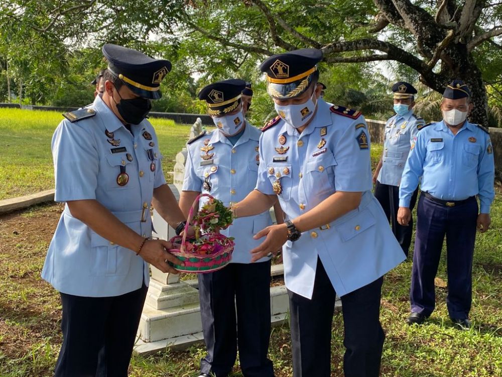 Lapas Bungo Ziarah dan Tabur Bunga di Makam Pahlawan