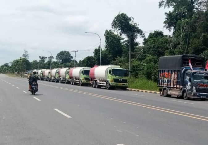 Truk Masih Membandel   