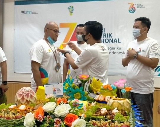 PT PLN (Persero) UP3 Muara Bungo Gelar Potong Tumpeng dan Perlombaan