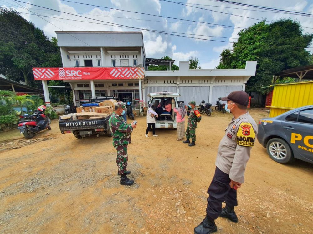 Petugas Kesehatan Datangi Pusat Pertokoan