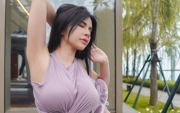 Maria Vania Pamer Pose Beryoga, Bagian Ini Jadi Sorotan   