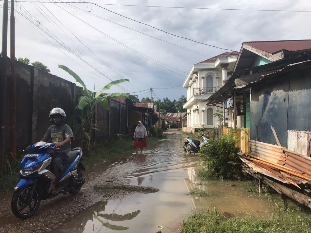 Hujan Semalaman, Akses Jalan dan Rumah Warga di Jelutung Tergenang Banjir