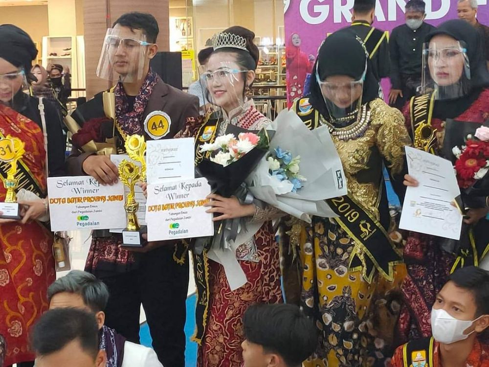 Dhea Tivani Rebut The Winner Duta Batik Jambi