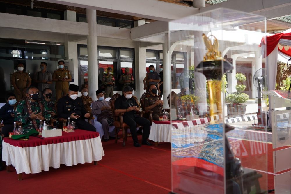 Piala Juara Pertama Lomba Binter Kodim Tipe A Tingkat TNI AD 2021 Diarak Keliling Kota Jambi