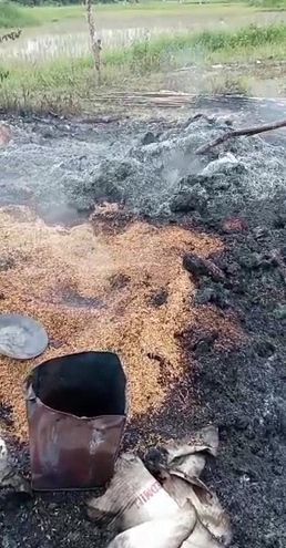 Tinggal Tiang ,  Belasan Karung Padi  Hangus Terbakar