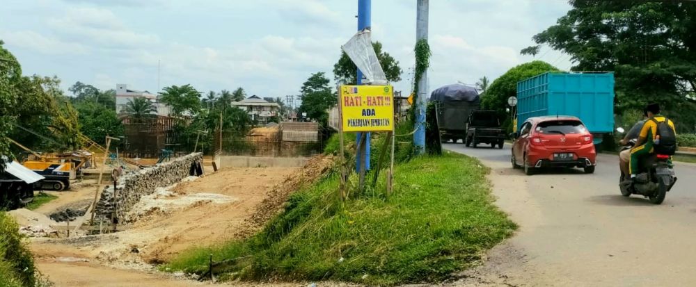 Progres Pembangunan Jembatan Dipertanyakan