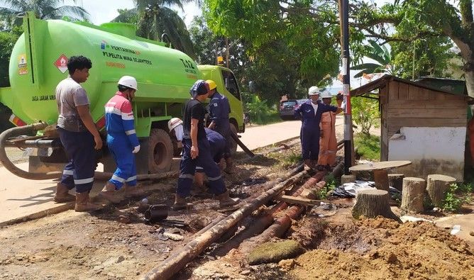 Sisa Minyak Masuk ke Pekarangan, Warga Minta Ganti Rugi