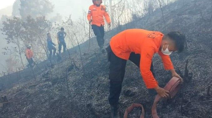 Terkendala Sumber Air, Pemadaman Api Masih Dilakukan hingga Malam Ini