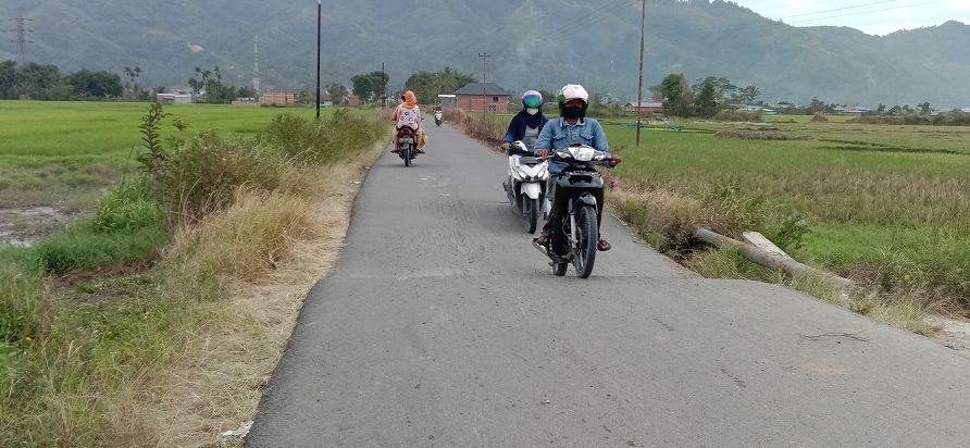 Jalan Kotolanang - Sungaitutung Terancam Putus 