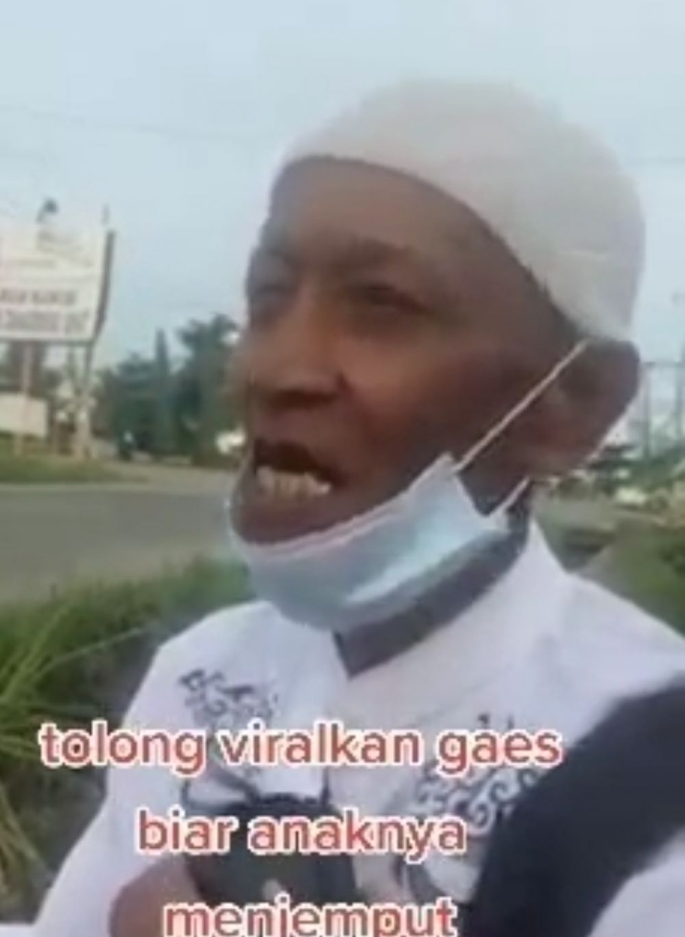 Tak Punya Uang, Warga Tegal Ini Jalan Kaki dari Jambi ke Tegal