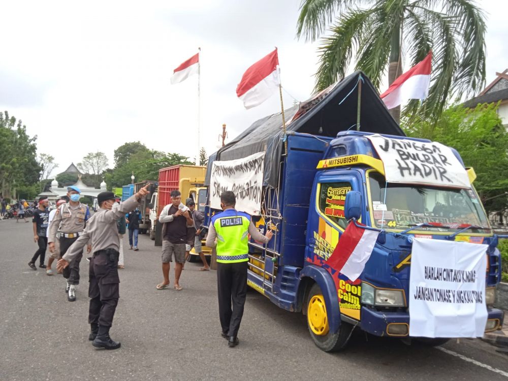 Demo, Sopir Truk Batu Bara Minta Jalur Bulian-Bajubang Tak Ada Pembatasan Jam