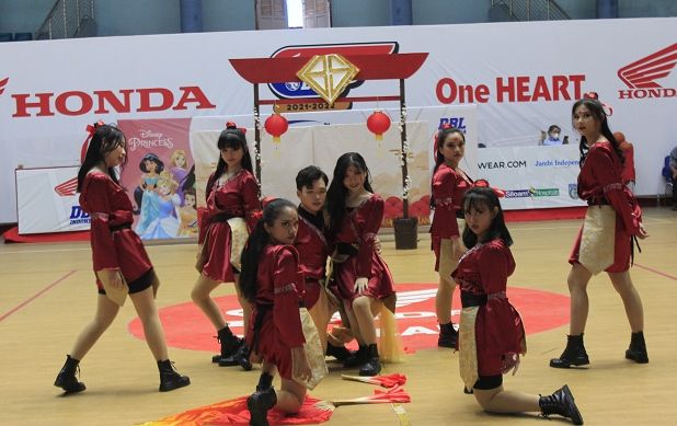 Sisipkan Tradisi Indonesia pada Kostum Dance