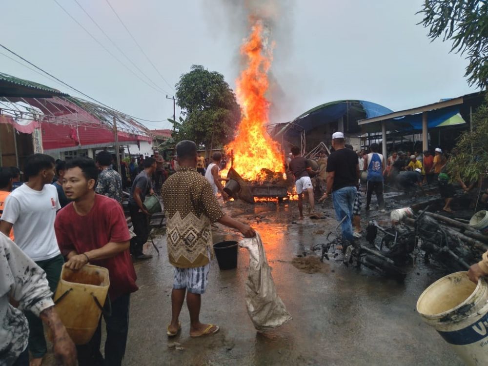 Tenda Nikah Sempat Terbakar