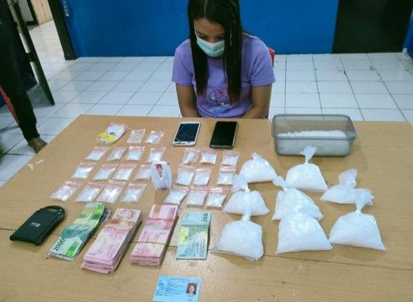 Suami Kabur, Istri Bandar Narkoba Diamankan Beserta 1,25 Kg Sabu