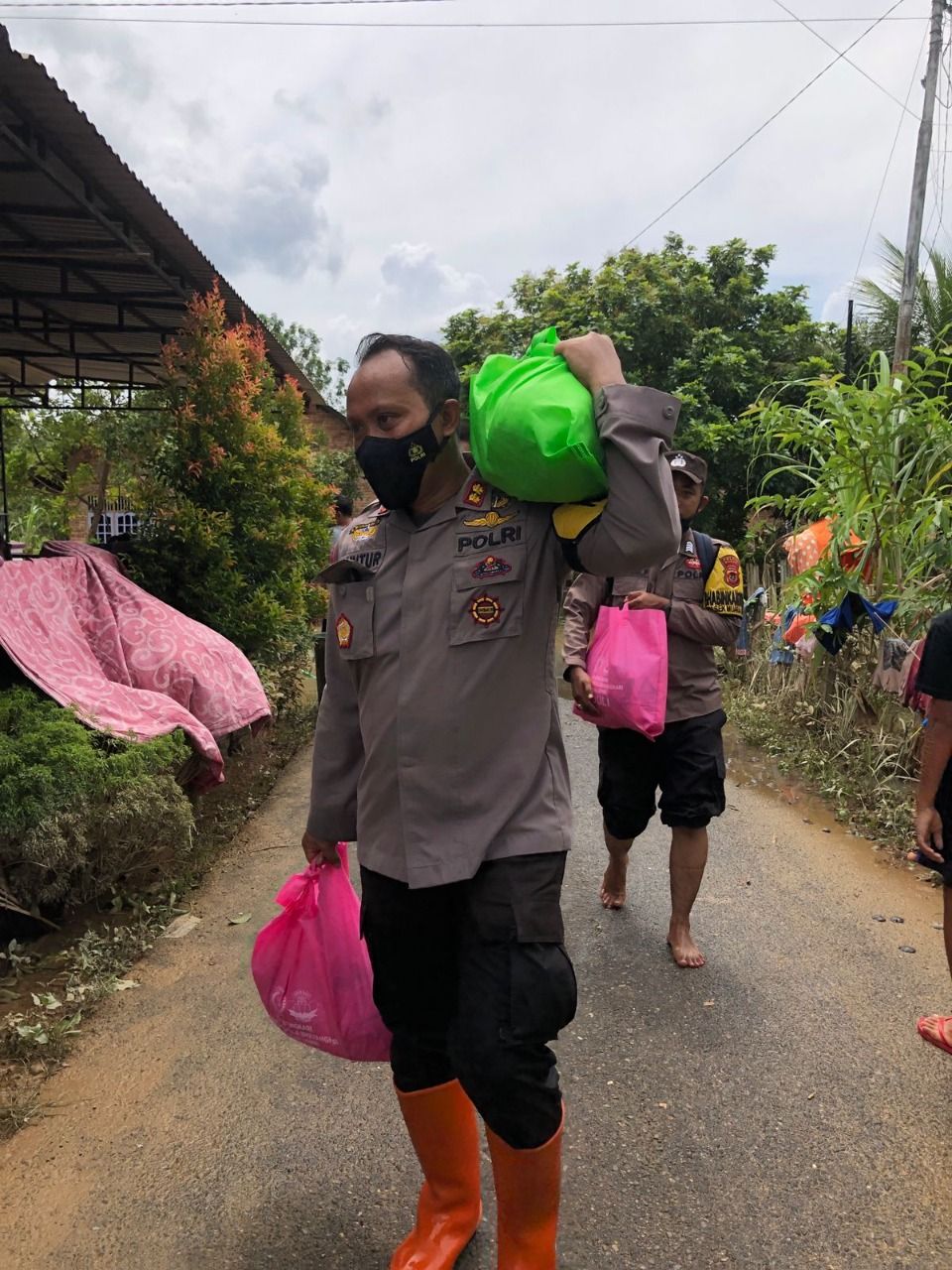 Kapolres Bungo Salurkan Bantuan Sembako dari Kapolda Jambi