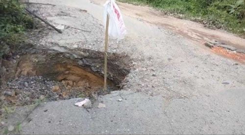 Memprihatinkan, Kondisi Jalan Pemkab Tebo Rusak Parah