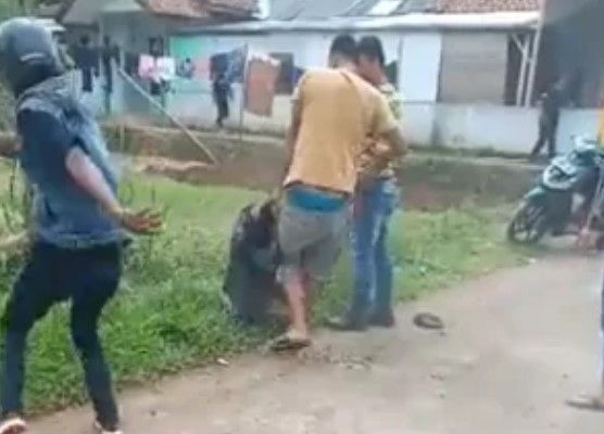 Viral Terduga Penculik Anak Dijotosi Massa Sampai Babak Belur, Korban Sempat Dimasukkan ke Karung