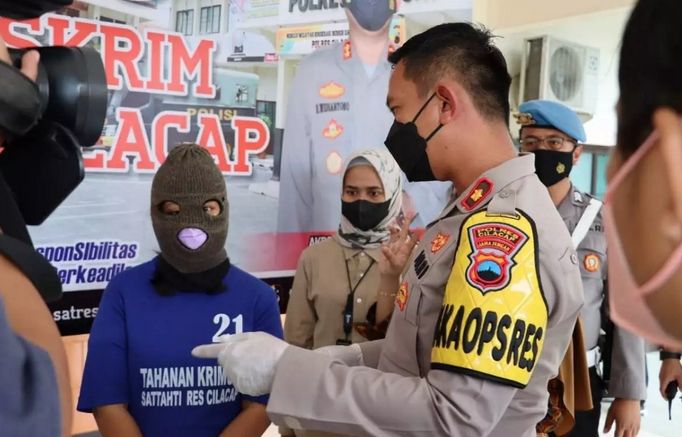 Perempuan Asal Cilacap Keruk Uang Rp 2,2 Miliar