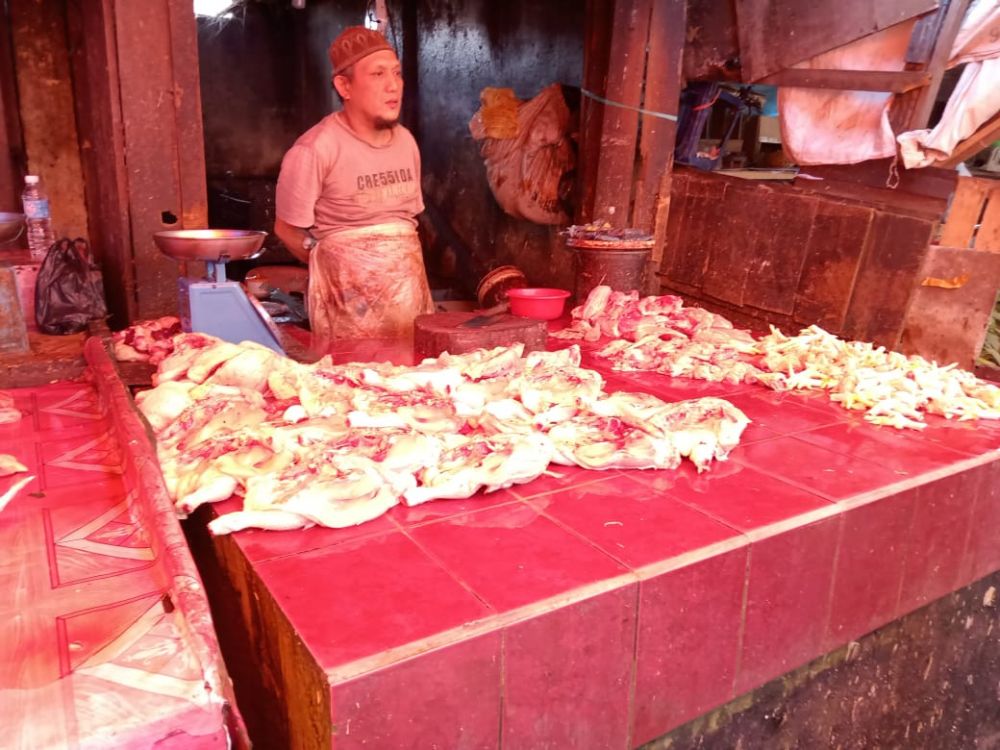 Awal Tahun, Harga Ayam Potong di Pasar Kualatungkal Meroket 