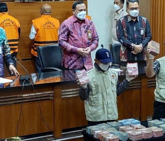 Belasan Orang dan Uang Rp5 Miliar Diamankan, Begini Kronologi OTT Wali Kota Bekasi