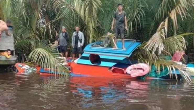 Tabrakan, 2 Penumpang Perahu Getek Tewas, 1 Kritis