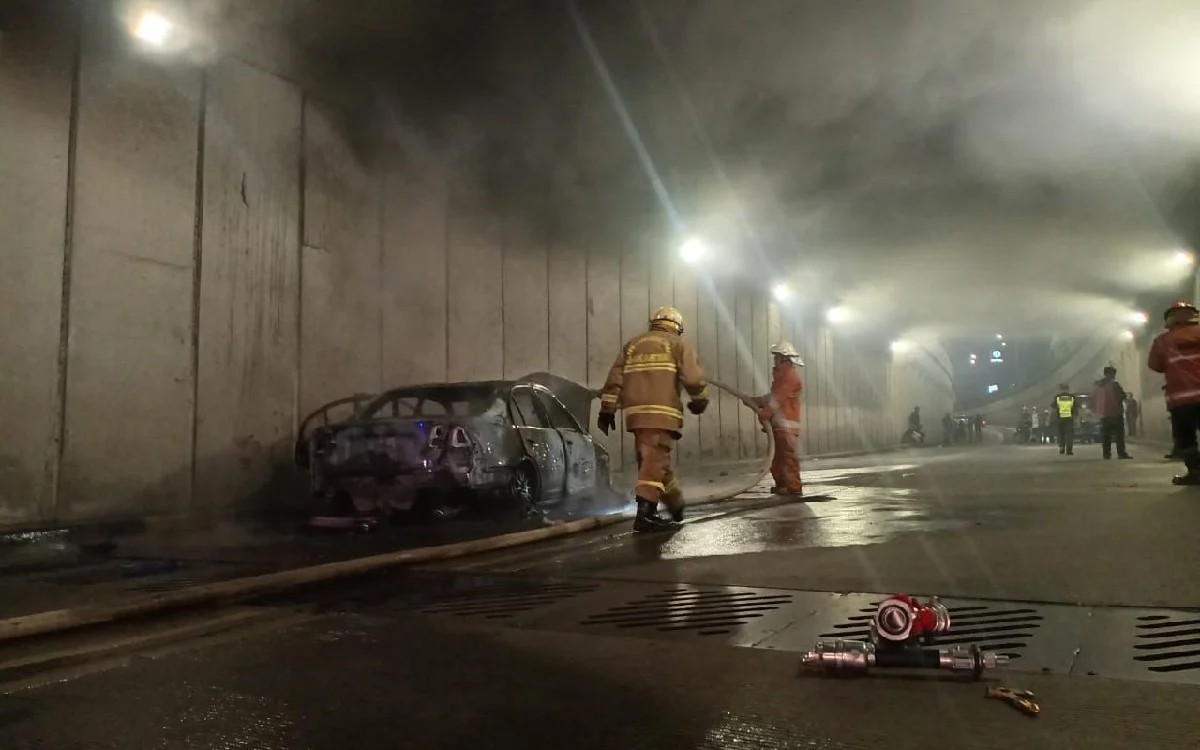 Honda Civic Ludes Terbakar di Underpass Gancit Jaksel, Lihat Fotonya