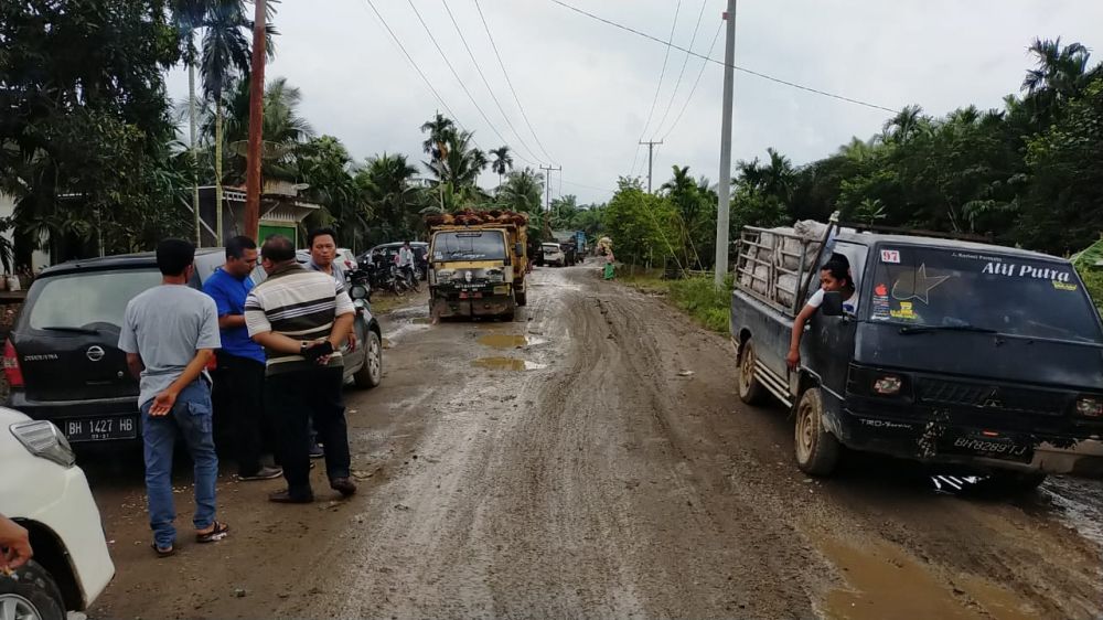 Rusak Parah, Jalan Siau-Nipahpanjang Dikeluhkan