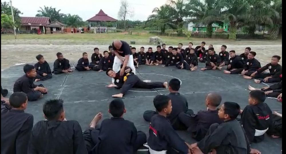 Bangun Sinergitas Lewat Pencak Silat, Ini yang Dilakukan AKP Taroni Zebua