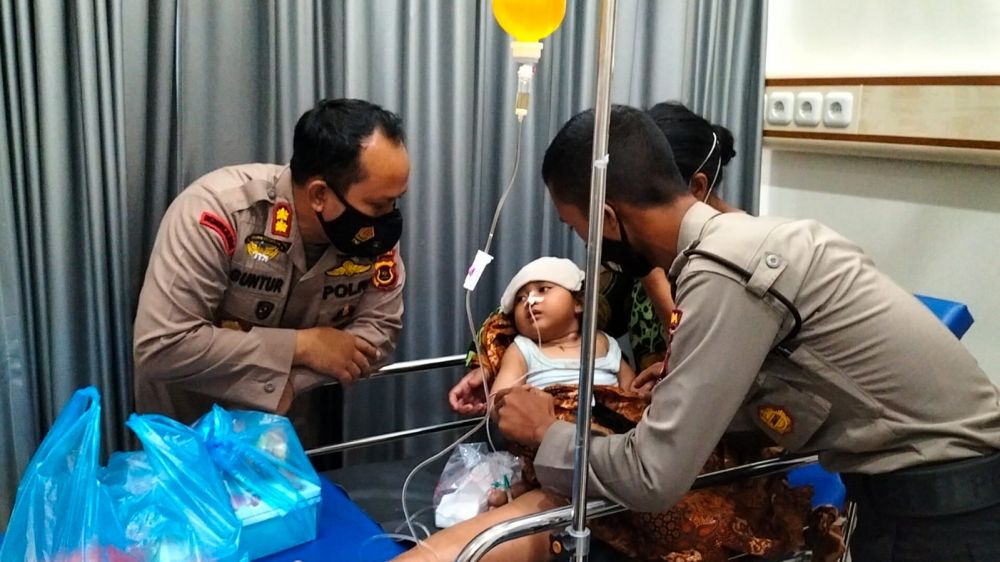 Bripda Seri Santoso Sang Polisi Rimba Responsif, Solutif dan Edukasi Warga SAD yang Terpapar ISPA