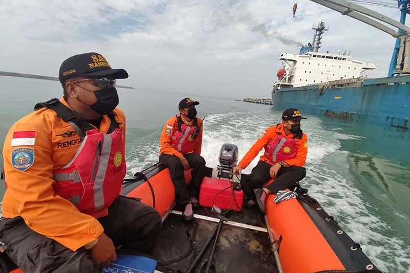 Perahu Terbalik di Pantai Menganti Cilacap, 2 Orang Hilang