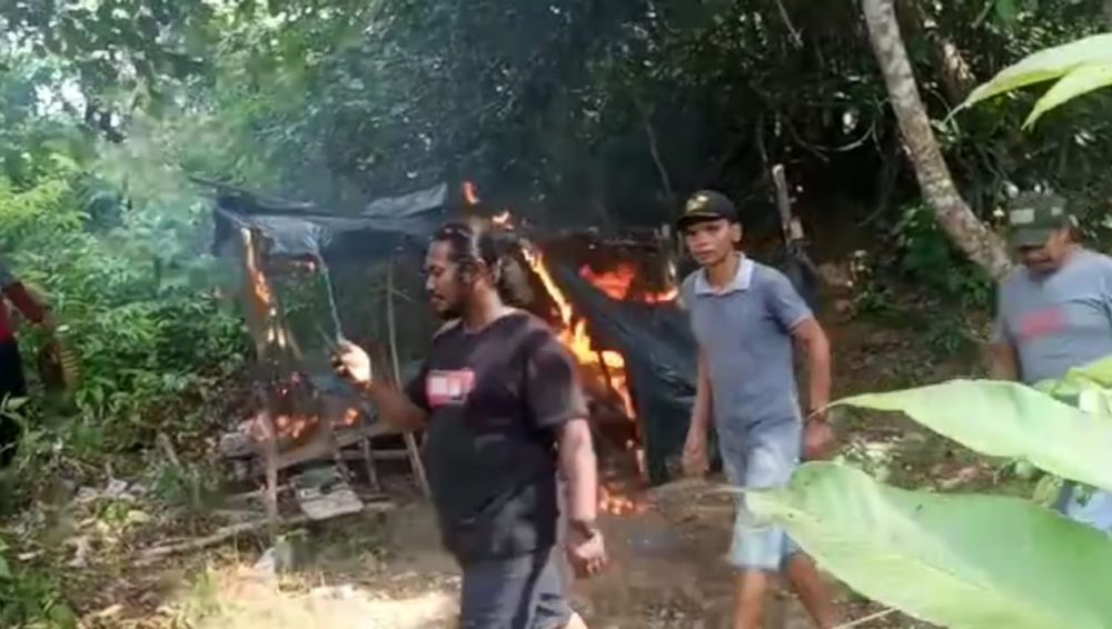 Beredar Video Pembakaran Pondok di Sarolangun, Diduga Tempat Jual Beli Sabu