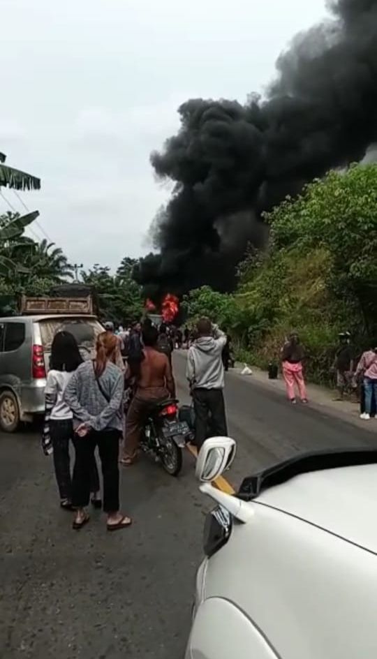 Bus PT Rapi Terbakar di Tanjakan Naga Tanjab Barat, Diduga Korsleting Listrik